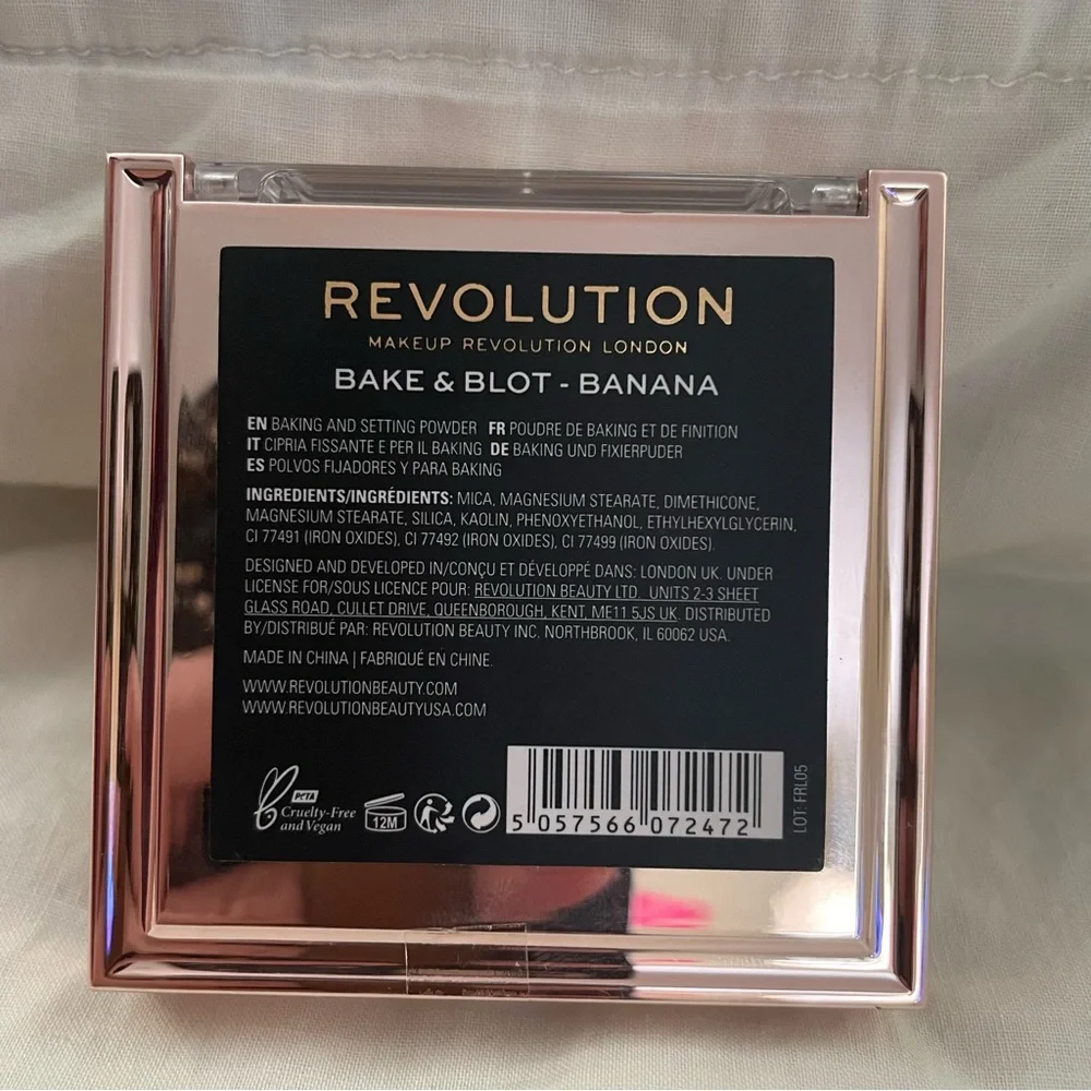 Revolution Bake & Blot - Picture 2 of 3